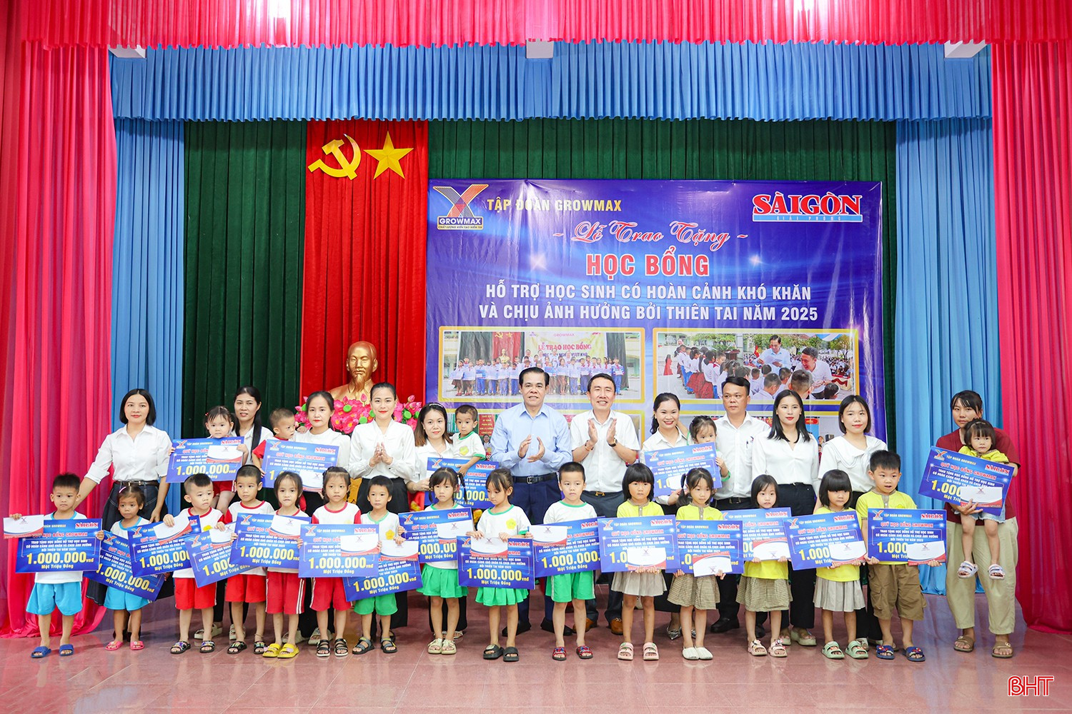 អ្នកឧបត្ថម្ភផ្តល់អាហារូបករណ៍ចំនួន 90 ដែលម្នាក់ៗមានតម្លៃ 1 លានដុង... bqbht_br_aimg-2263.jpg