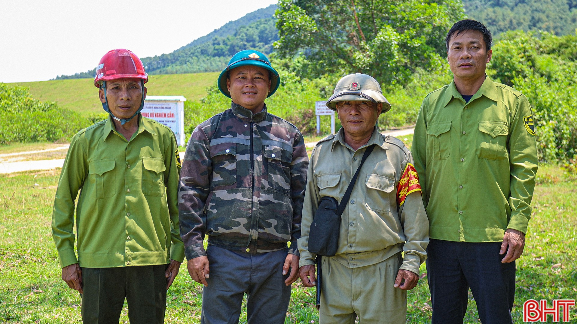 "Chúng tôi là những người canh lửa, giữ rừng"