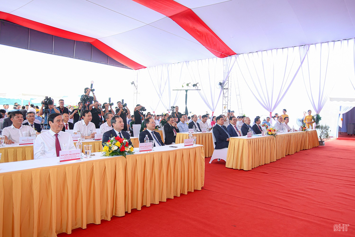 Delegates attending the inauguration ceremony. bqbht_br_aimg-9244.jpg
