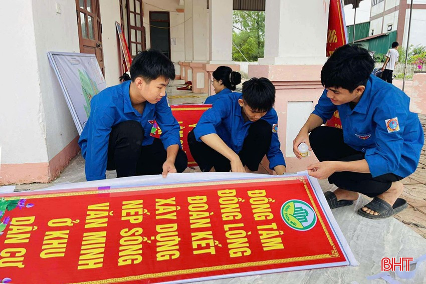 ĐVTN huyện Cẩm Xuyên ra quân vệ sinh môi trường, làm pano tuyên truyền xây dựng nông thôn mới... bqbht_br_acx.jpg