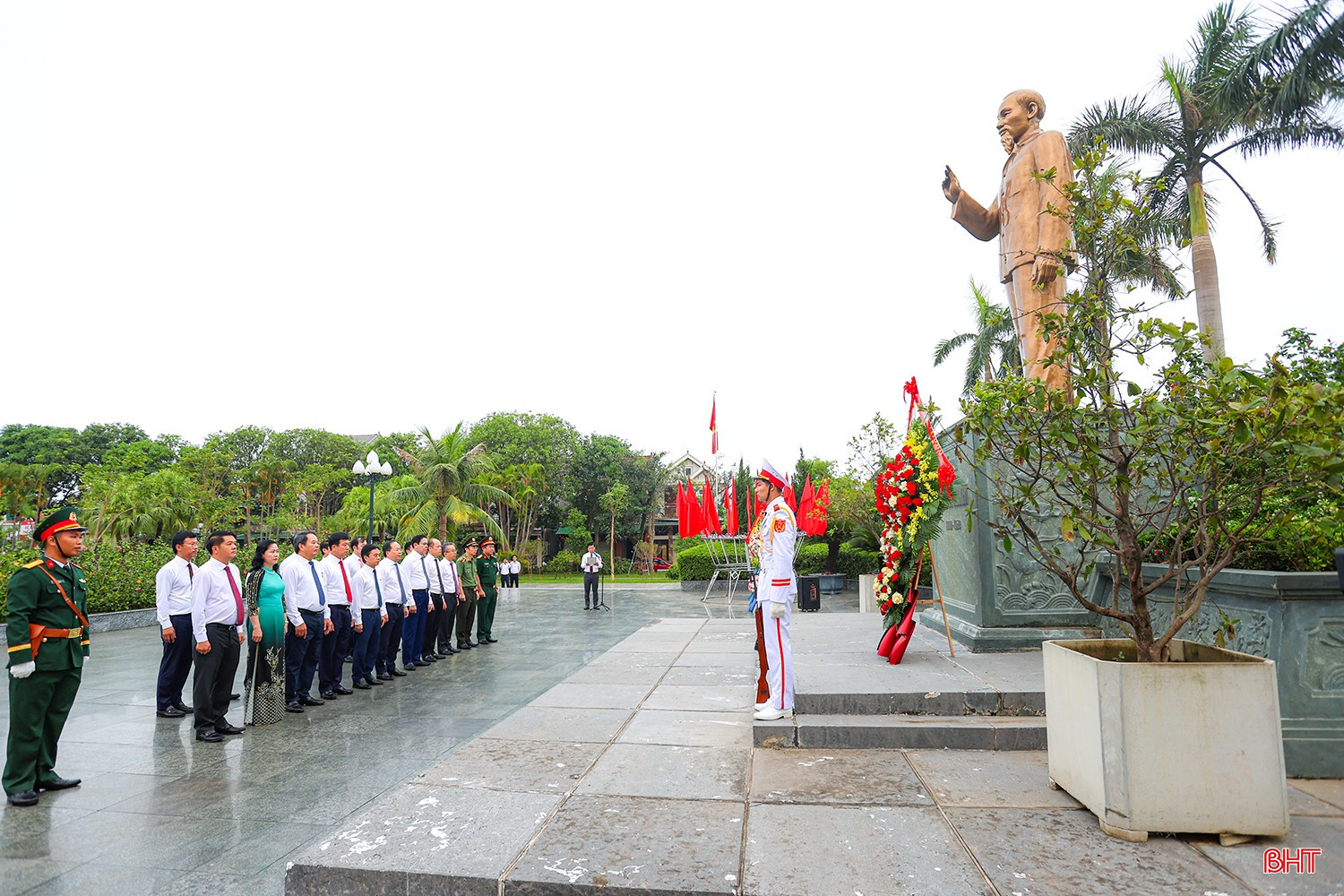 Đoàn đại biểu thành kính tưởng niệm Chủ tịch Hồ Chí Minh. bqbht_br_aimg-0219.jpg