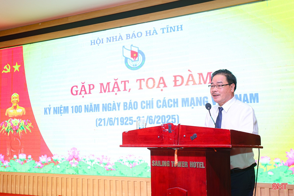 Đồng chí Nguyễn Xuân Hải - Phó Trưởng ban Tuyên giáo và Dân vận Tỉnh ủy, Chủ tịch Hội Nhà báo Hà Tĩnh phát động đợt thi đua cao điểm. bqbht_br_aimg-8406.jpg