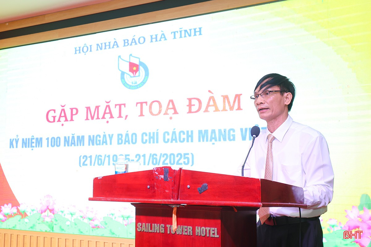 Phó Chủ tịch Thường trực Hội Nhà báo Hà Tĩnh Võ Xuân Báu đọc diễn văn buổi lễ. bqbht_br_aimg-8322.jpg