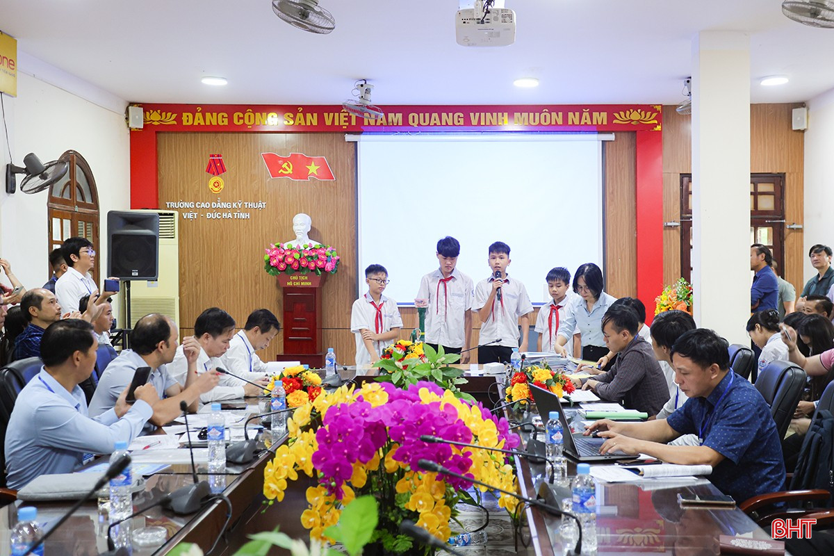 Vòng chung kết cuộc thi được tổ chức tại Trường Cao đẳng Kỹ thuật Việt - Đức Hà Tĩnh. bqbht_br_aimg-7824.jpg