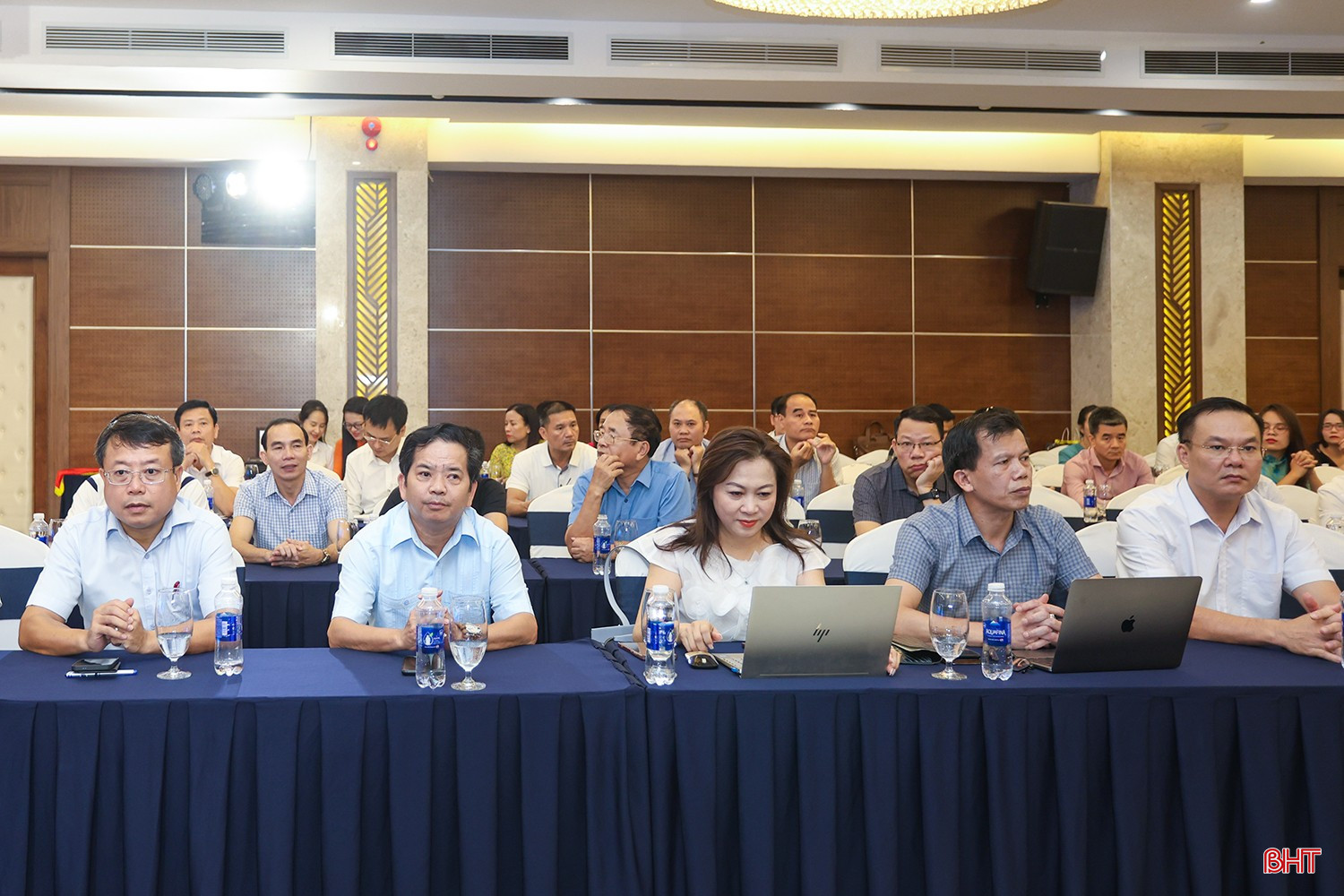 Đại biểu tham dự buổi toạ đàm. Đại biểu tham dự buổi toạ đàm.