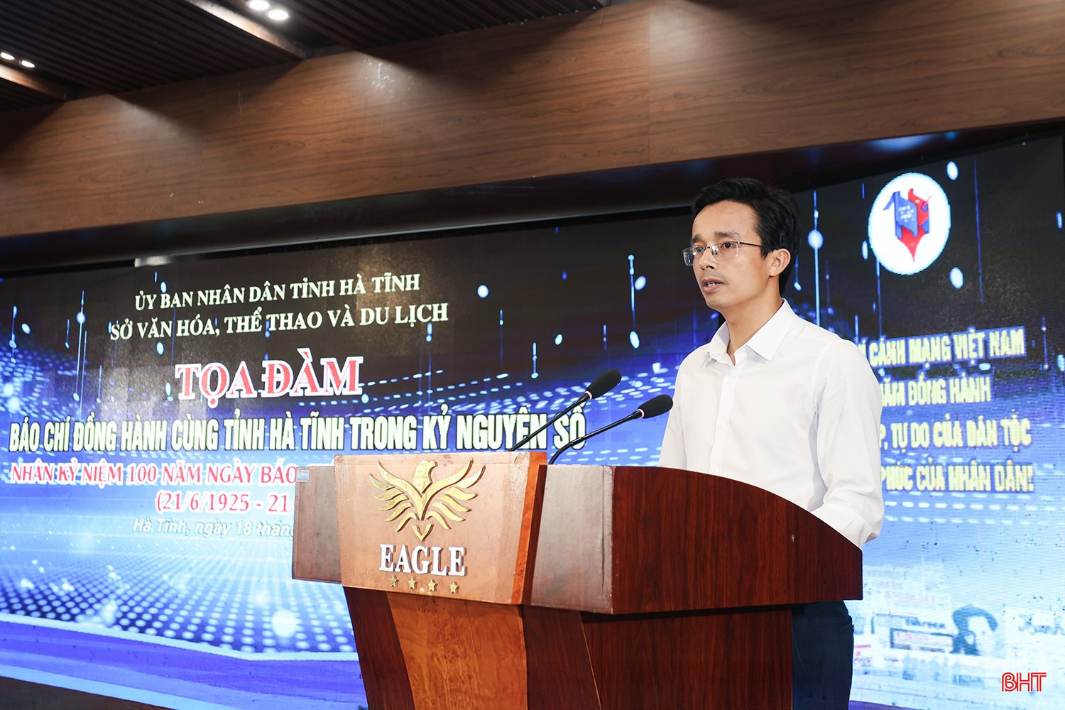 Nhà báo Nguyễn Mạnh Hà - Báo Hà Tĩnh tham luận “Ứng dụng công nghệ và chuyển đổi số trong hoạt động báo chí ở địa phương”. bqbht_br_aimg-8698.jpg
