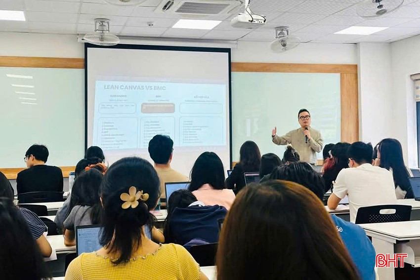 Anh Võ Quang Dũng chia sẻ với sinh viên Trường Đại học Ngoại thương về kỹ năng xây dựng chiến lược kinh doanh. Ảnh: NVCC. Anh Võ Quang Dũng chia sẻ với sinh viên Trường Đại học Ngoại thương về kỹ năng xây dựng chiến lược kinh doanh. Ảnh: NVCC.