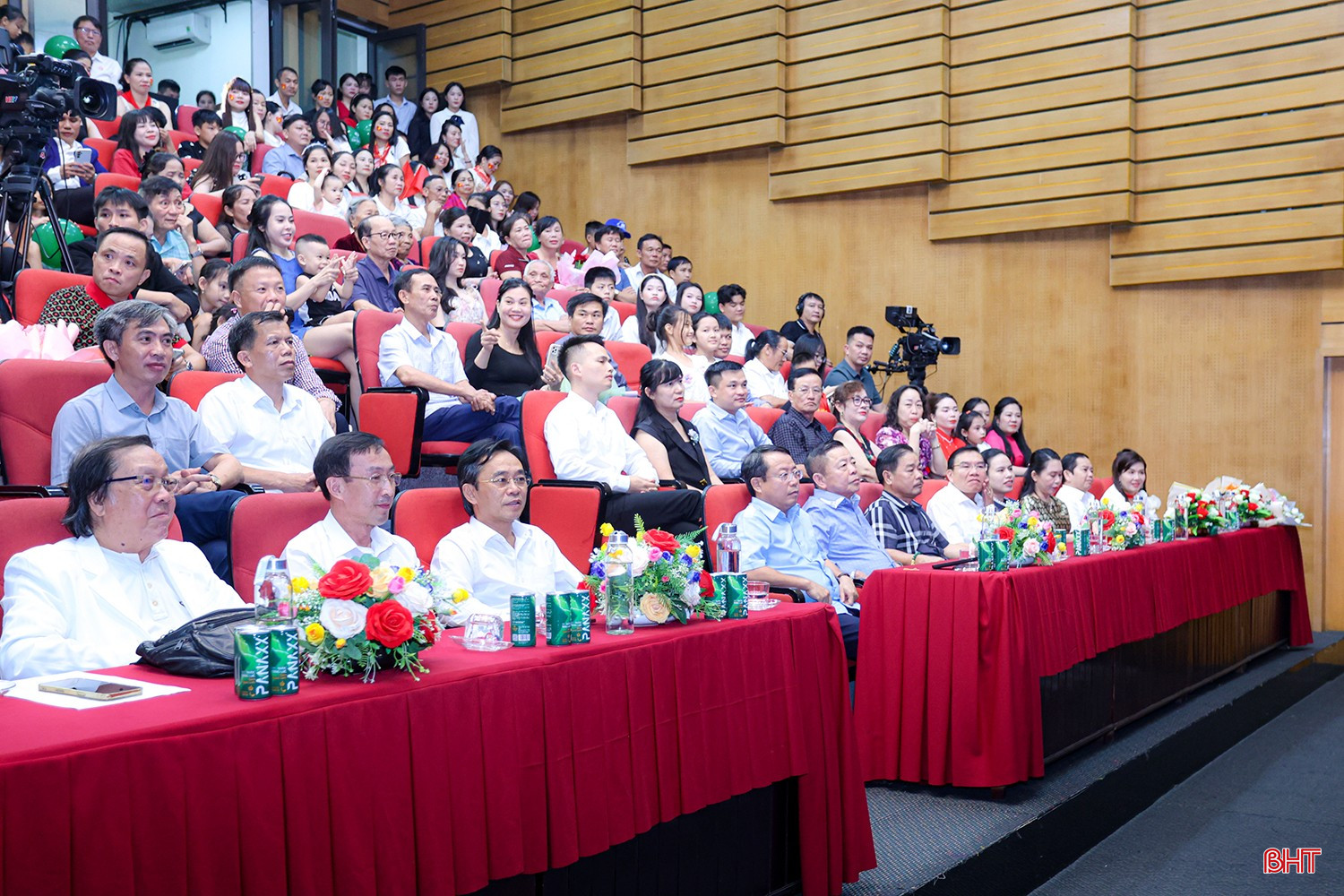 Đại biểu tham dự chương trình. bqbht_br_aimg-0455.jpg