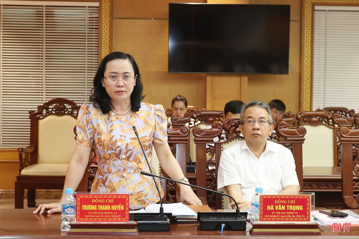 Trưởng ban Tổ chức Tỉnh ủy Trương Thanh Huyền góp ý một số nội dung. bqbht_br_aimg-0893.jpg