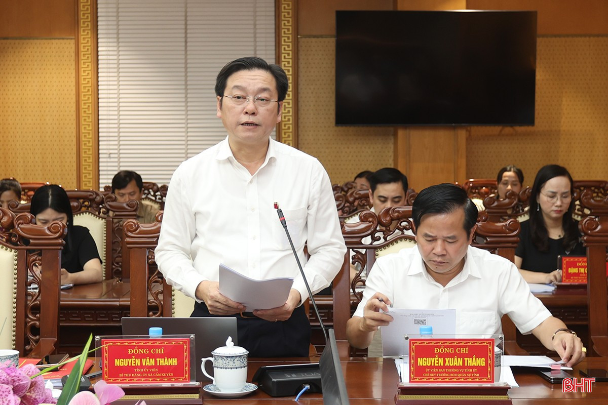 Bí thư Đảng ủy xã Cẩm Xuyên Nguyễn Văn Thành báo cáo công tác chuẩn bị văn kiện và các điều kiện đảm bảo tổ chức Đại hội Đảng bộ xã. bqbht_br_aimg-0817.jpg