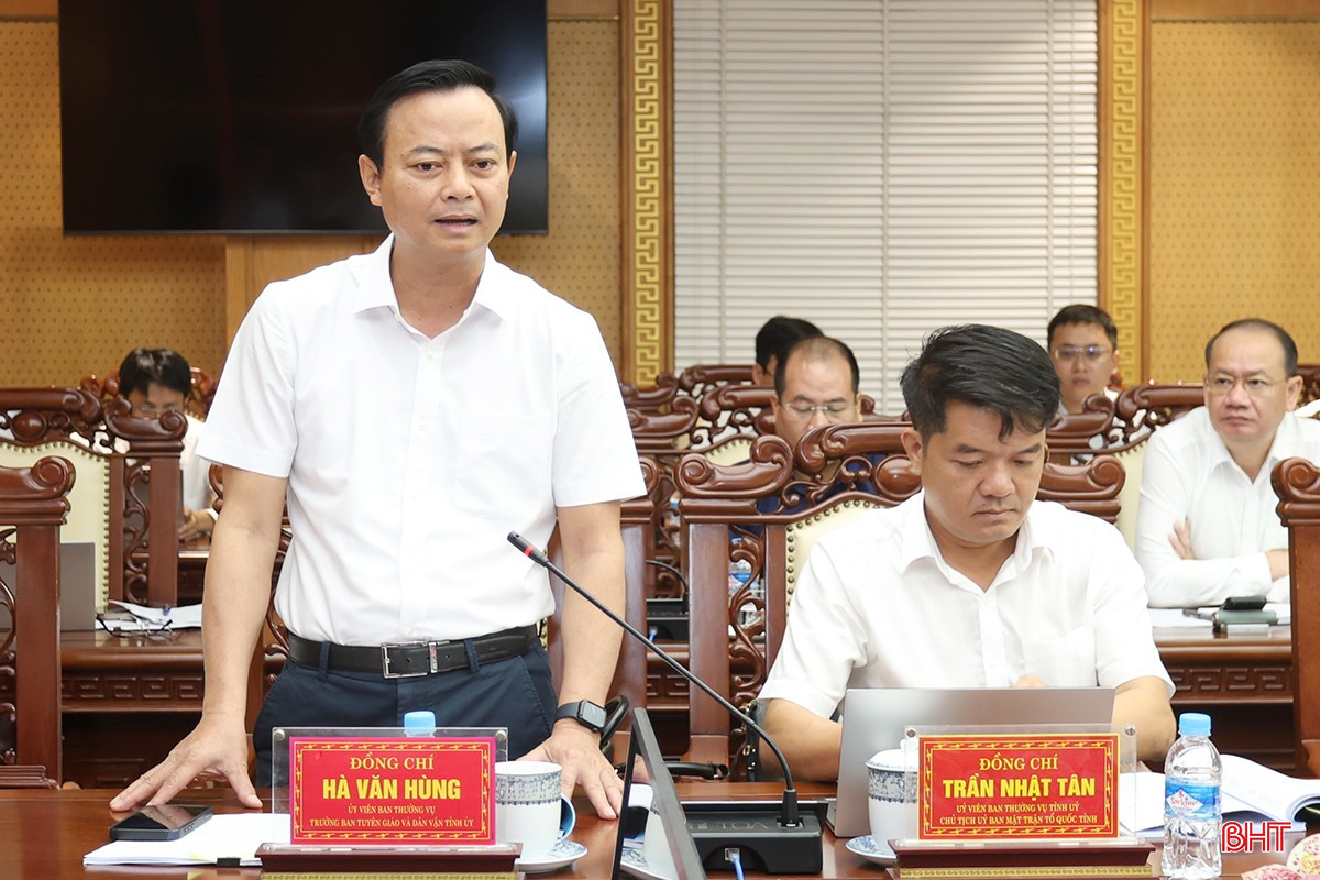 Trưởng ban Tuyên giáo và Dân vận Tỉnh uỷ Hà Văn Hùng cho ý kiến một số nội dung. bqbht_br_aimg-0858.jpg