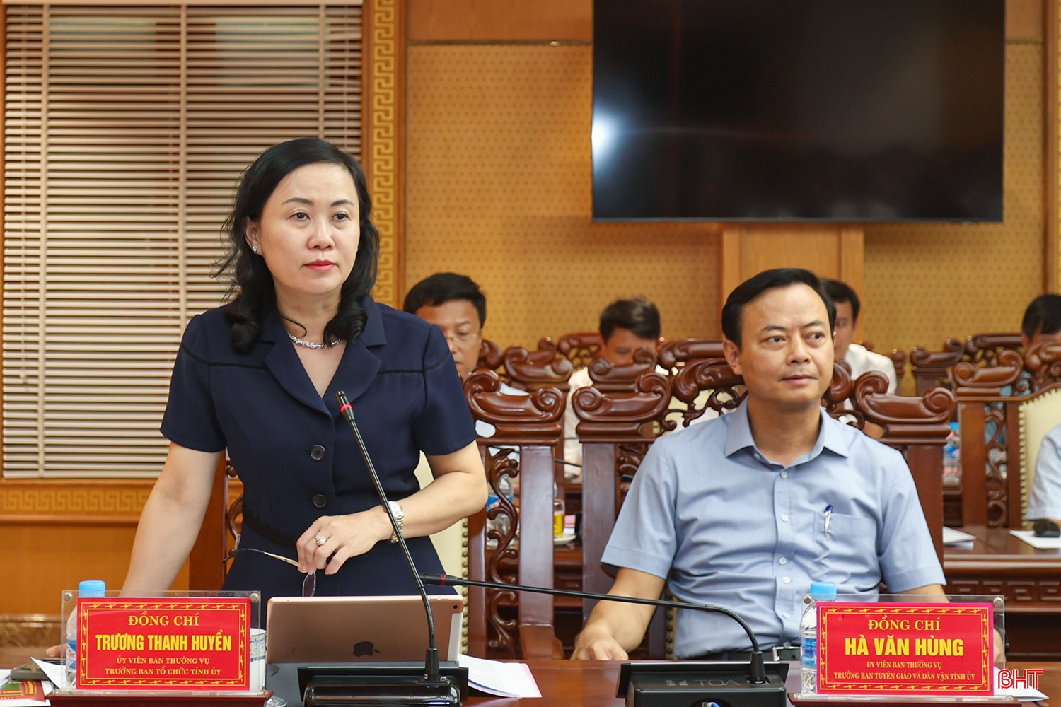 Trưởng ban Tổ chức Tỉnh uỷ Trương Thanh Huyền góp ý một số nội dung. bqbht_br_aimg-1078.jpg