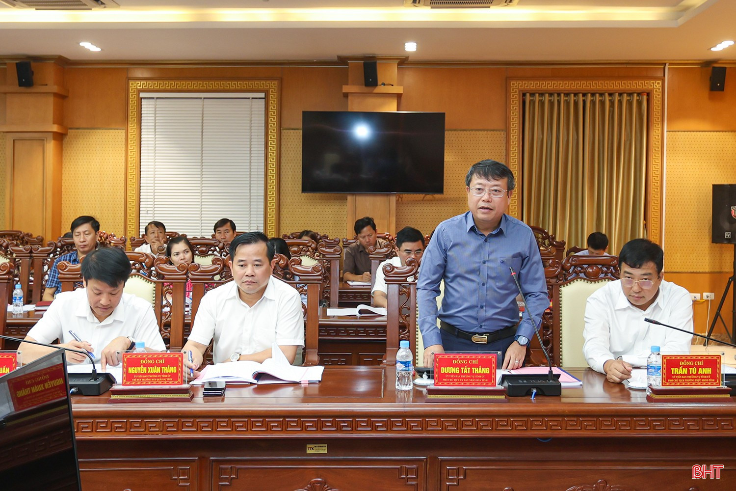 Phó Chủ tịch UBND tỉnh Dương Tất Thắng tham gia ý kiến tại hội nghị. bqbht_br_aimg-1051.jpg