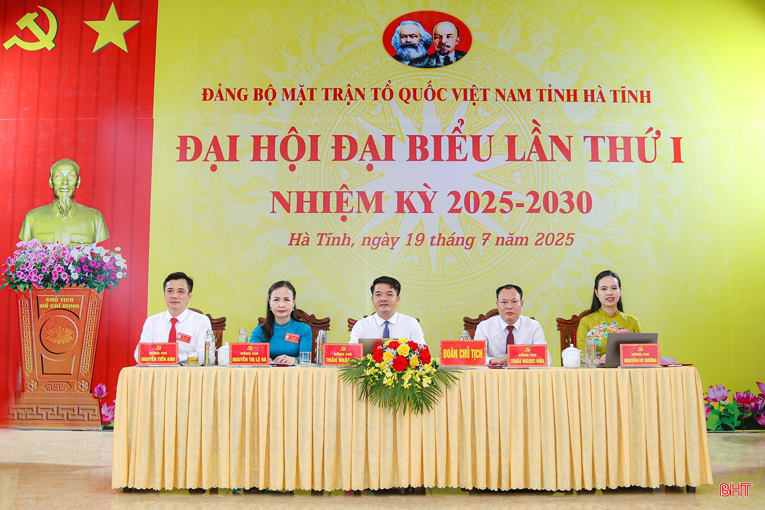 Đoàn chủ tịch điều hành đại hội. bqbht_br_aimg-1175.jpg