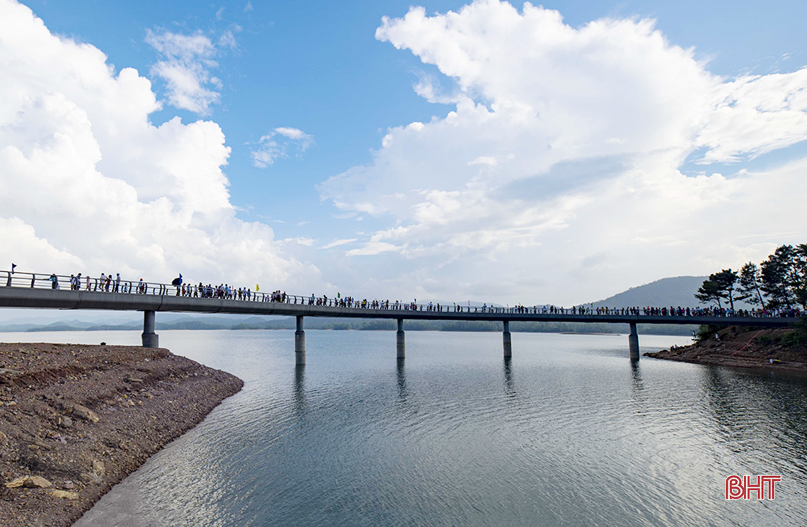 ngay cuoi ky nghi ho ke go van chua ngot khach