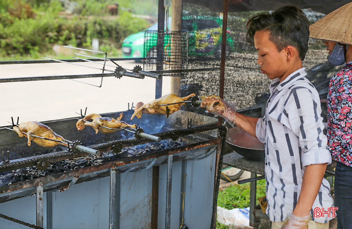 ngay cuoi ky nghi ho ke go van chua ngot khach