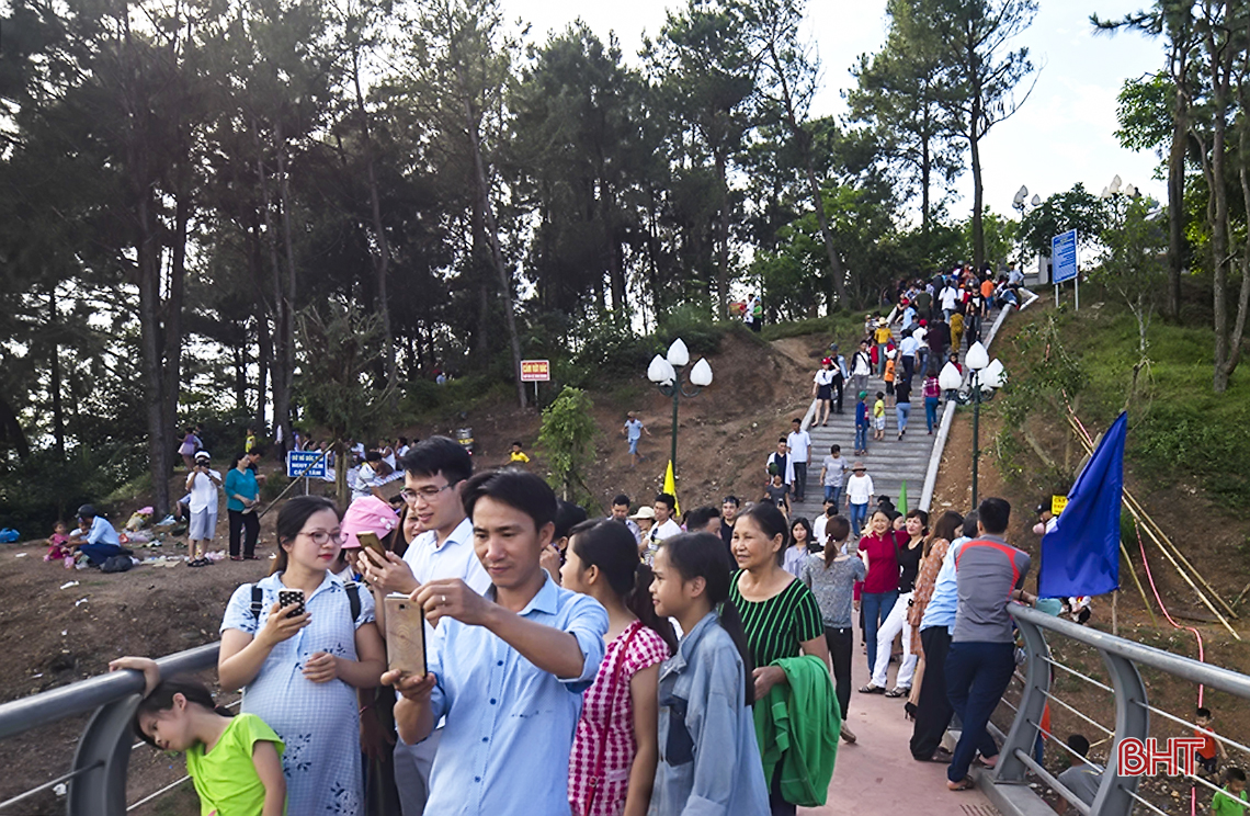 ngay cuoi ky nghi ho ke go van chua ngot khach