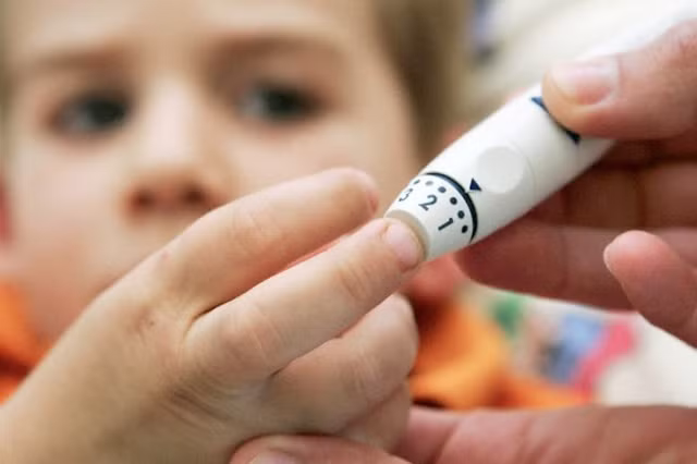 bao dong nhieu tre nho mac dai thao duong 5 dau hieu nhan biet som benh nay