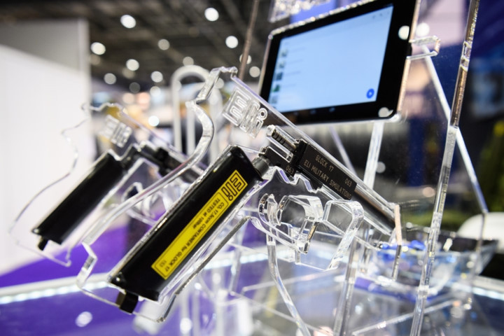 photo dan vu khi toi tan nhat tai trien lam quan su tam co the gioi