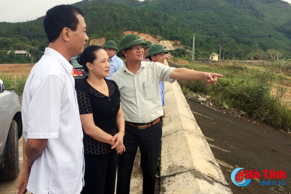 lanh dao ha tinh kiem tra cong tac phong chong con bao so 10