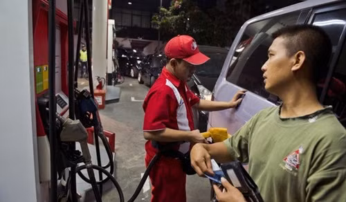 do xang co can tat may tai xe viet can nho