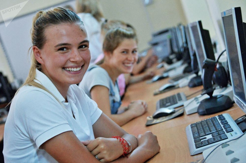 photo gay can thi tuyen nu phi cong quan su o nga