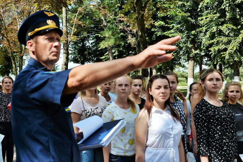 photo gay can thi tuyen nu phi cong quan su o nga