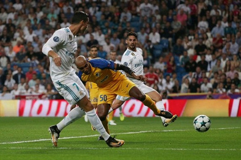 champions league real khoi dau suon se liverpool phung phi 3 diem