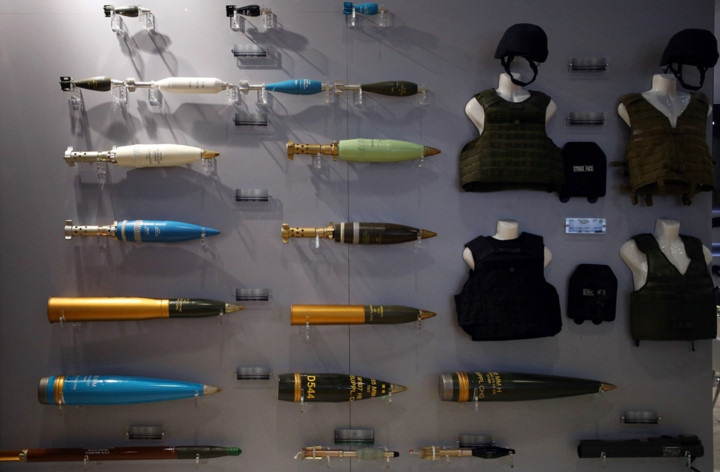 photo dan vu khi toi tan nhat tai trien lam quan su tam co the gioi