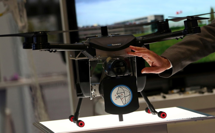 photo dan vu khi toi tan nhat tai trien lam quan su tam co the gioi