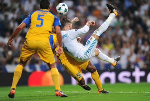 champions league real khoi dau suon se liverpool phung phi 3 diem