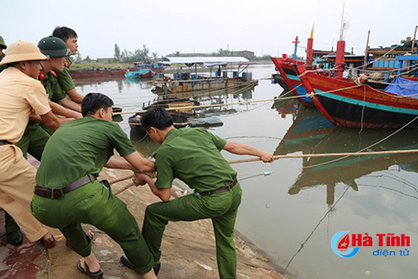 ha tinh hoi ha phong chong con bao lon nhat tu nhieu nam nay