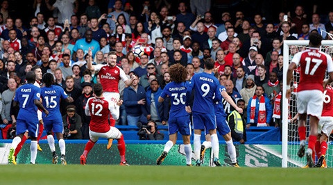 david luiz nhan the do arsenal het dop toan thua chelsea o stamford bridge