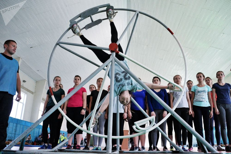 photo gay can thi tuyen nu phi cong quan su o nga