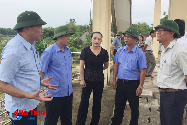 lanh dao ha tinh kiem tra cong tac phong chong con bao so 10