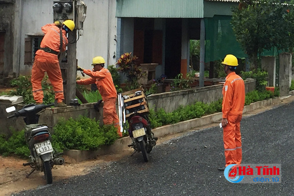 dien luc ha tinh gap rut xu ly nguy co mat an toan luoi dien truoc bao