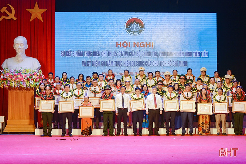 Hà Tĩnh sơ kết 3 năm thực hiện Chỉ thị 05-CT/TW và vinh danh điển hình học tập và làm theo Bác