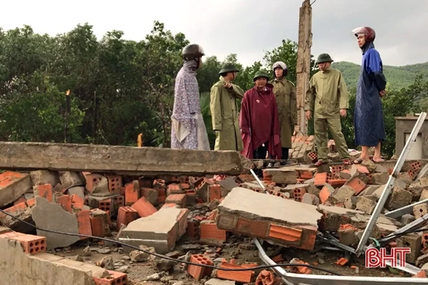 Trước 18h chiều nay, cấp điện lại cho vùng thiệt hại nặng do bão ở Hà Tĩnh