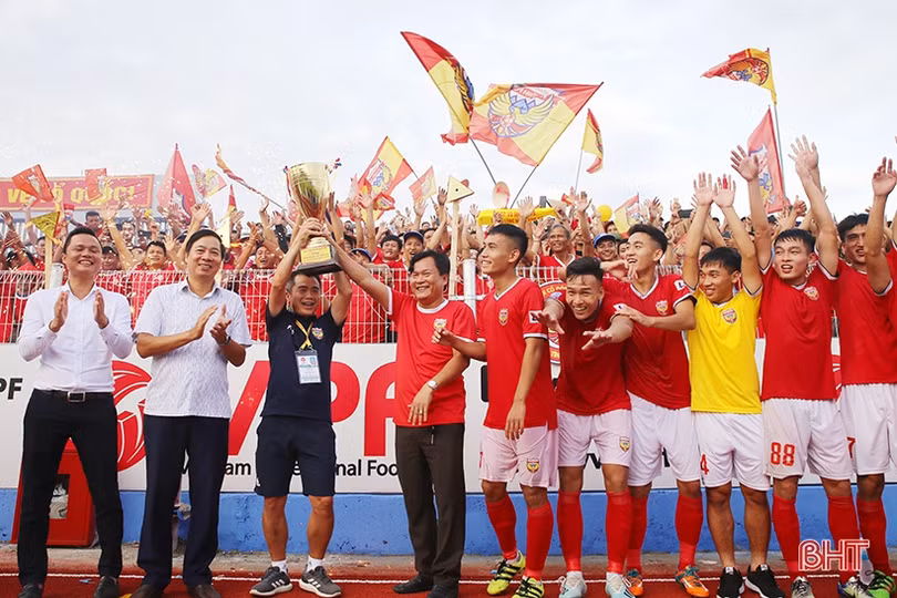 Những khoảnh khắc ấn tượng trận cầu “lên ngôi” của Hồng Lĩnh Hà Tĩnh