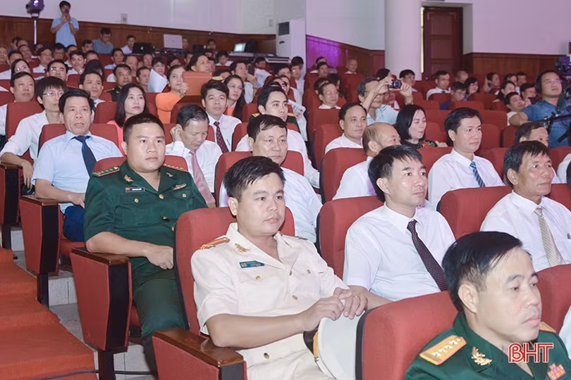 Hà Tĩnh sơ kết 3 năm thực hiện Chỉ thị 05-CT/TW và vinh danh điển hình học tập và làm theo Bác