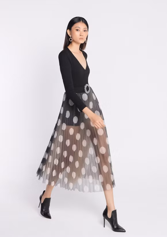 Áo choàng màu trung tính đón thu