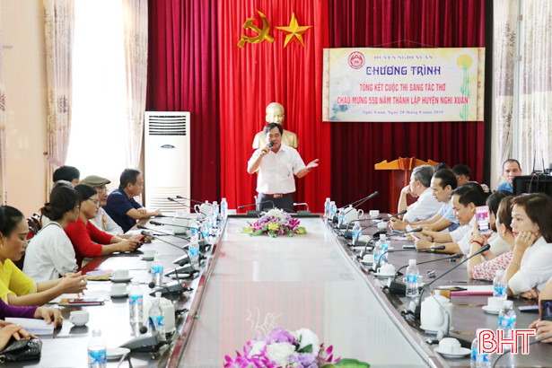 Trao giải cuộc thi sáng tác thơ về thiên nhiên, con người Nghi Xuân