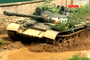 T-62 huấn luyện cường độ cao khi T-90 đã trực chiến T-62 huấn luyện cường độ cao khi T-90 đã trực chiến