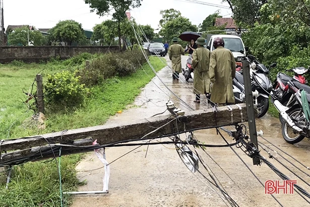 Trước 18h chiều nay, cấp điện lại cho vùng thiệt hại nặng do bão ở Hà Tĩnh