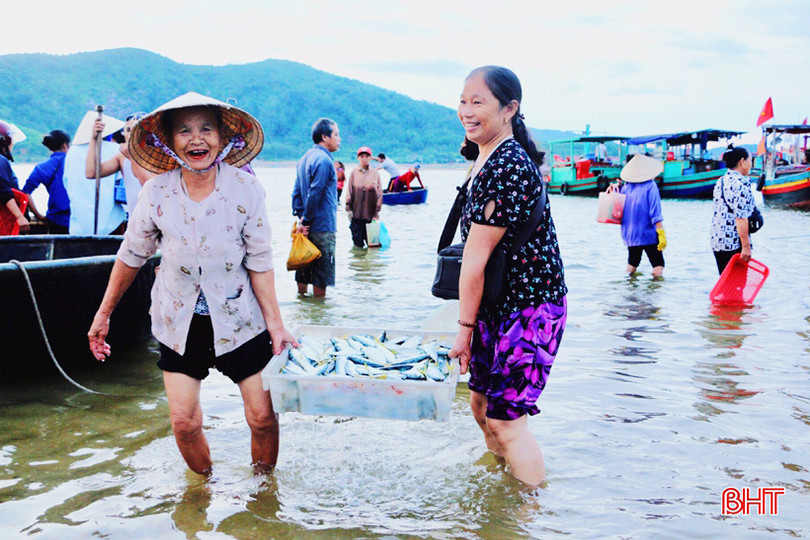 Ngư dân được mùa cá đốm, chợ Cồn Gò tấp nập kẻ bán người mua