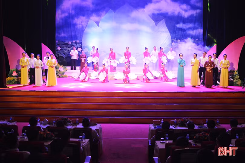 Xúc động chương trình ca kịch “Lời Bác dặn trước lúc đi xa”