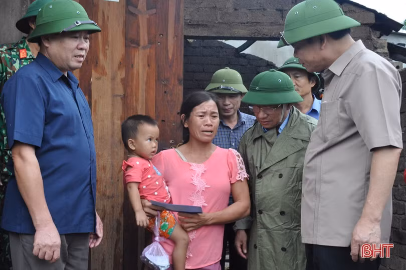 Trước 18h chiều nay, cấp điện lại cho vùng thiệt hại nặng do bão ở Hà Tĩnh