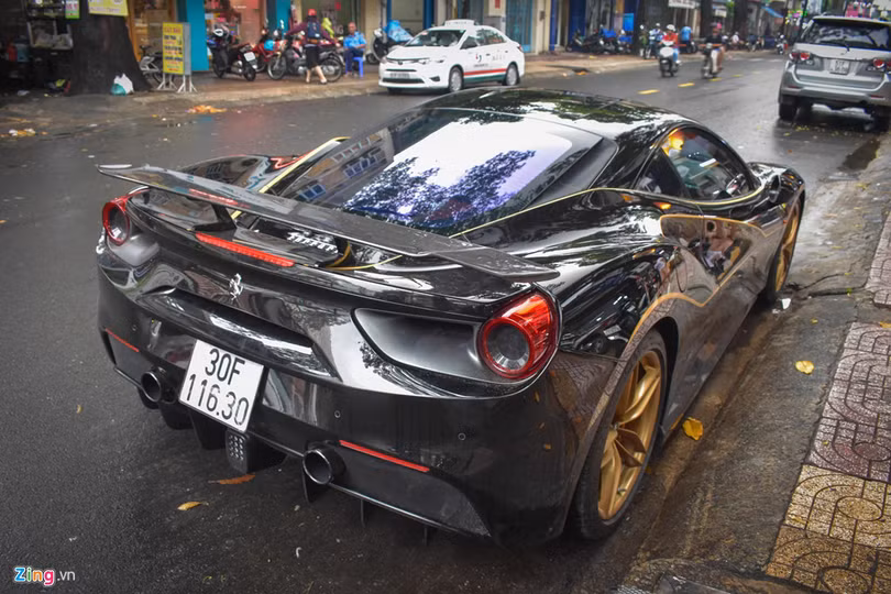 Cận cảnh siêu xe Ferrari 488 GTB độ Liberty Walk độc nhất Việt Nam
