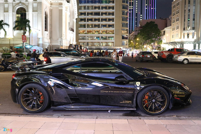 Cận cảnh siêu xe Ferrari 488 GTB độ Liberty Walk độc nhất Việt Nam