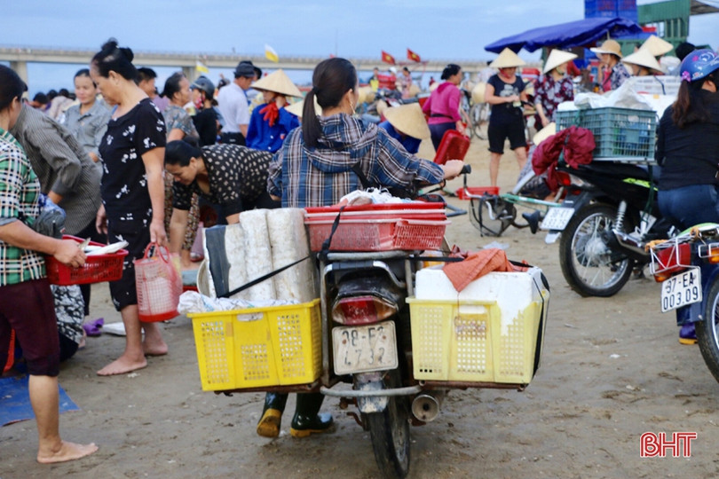 Ngư dân được mùa cá đốm, chợ Cồn Gò tấp nập kẻ bán người mua